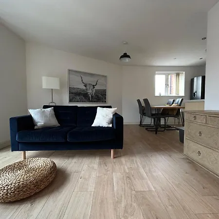 Stafford 2 Bedroom Apartment In Prime Location With Secure Parking Exterior photo
