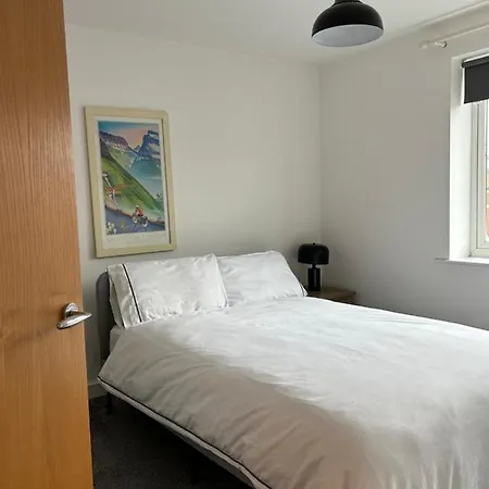 Stafford 2 Bedroom Apartment In Prime Location With Secure Parking Exterior photo