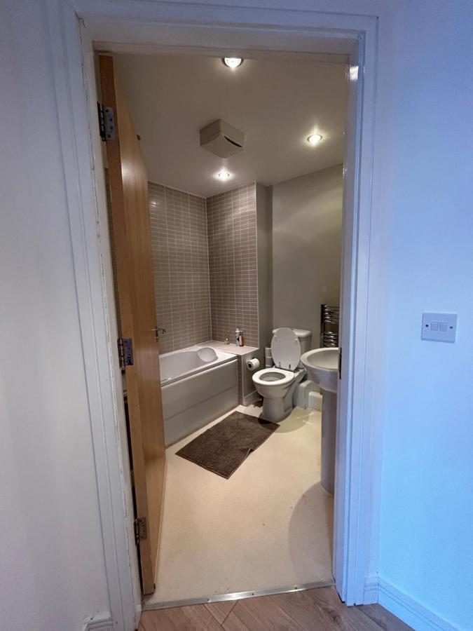 2 Bedroom In Prime Location With Secure Parking Stafford