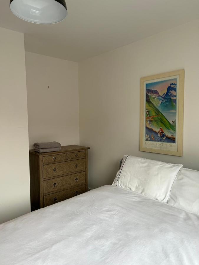 2 Bedroom In Prime Location With Secure Parking * Stafford