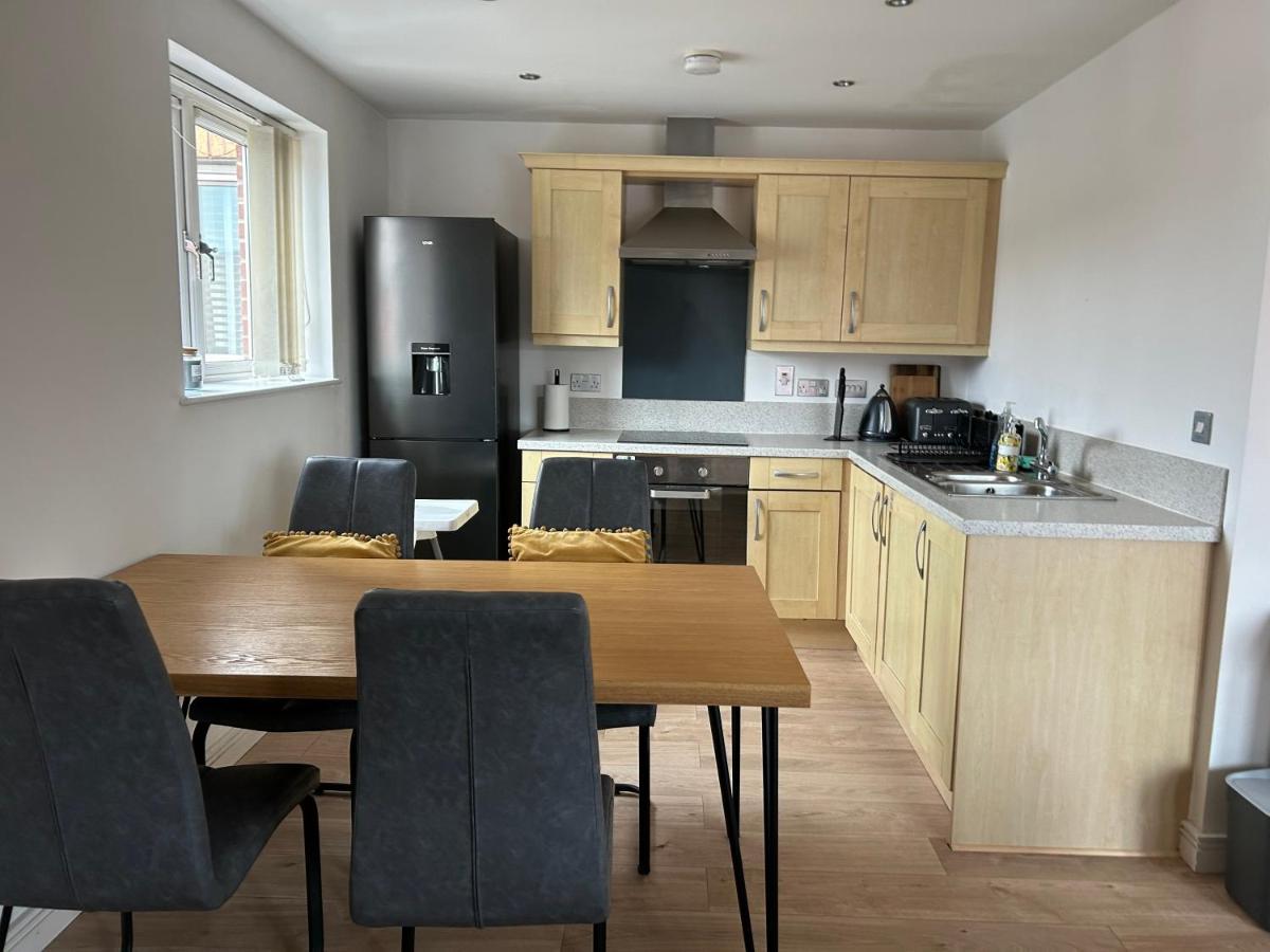 2 Bedroom In Prime Location With Secure Parking Apartment Stafford