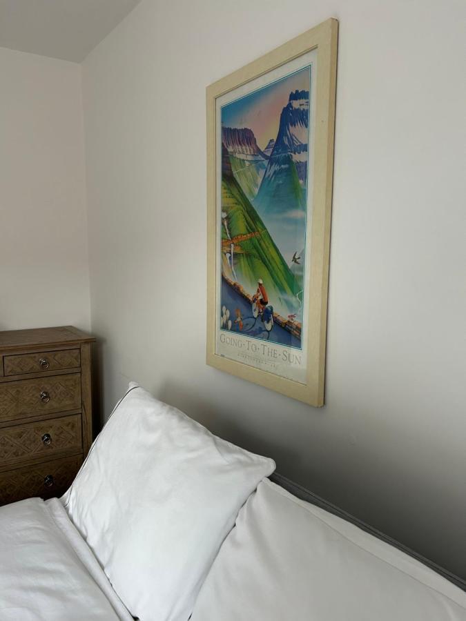 2 Bedroom In Prime Location With Secure Parking * Stafford