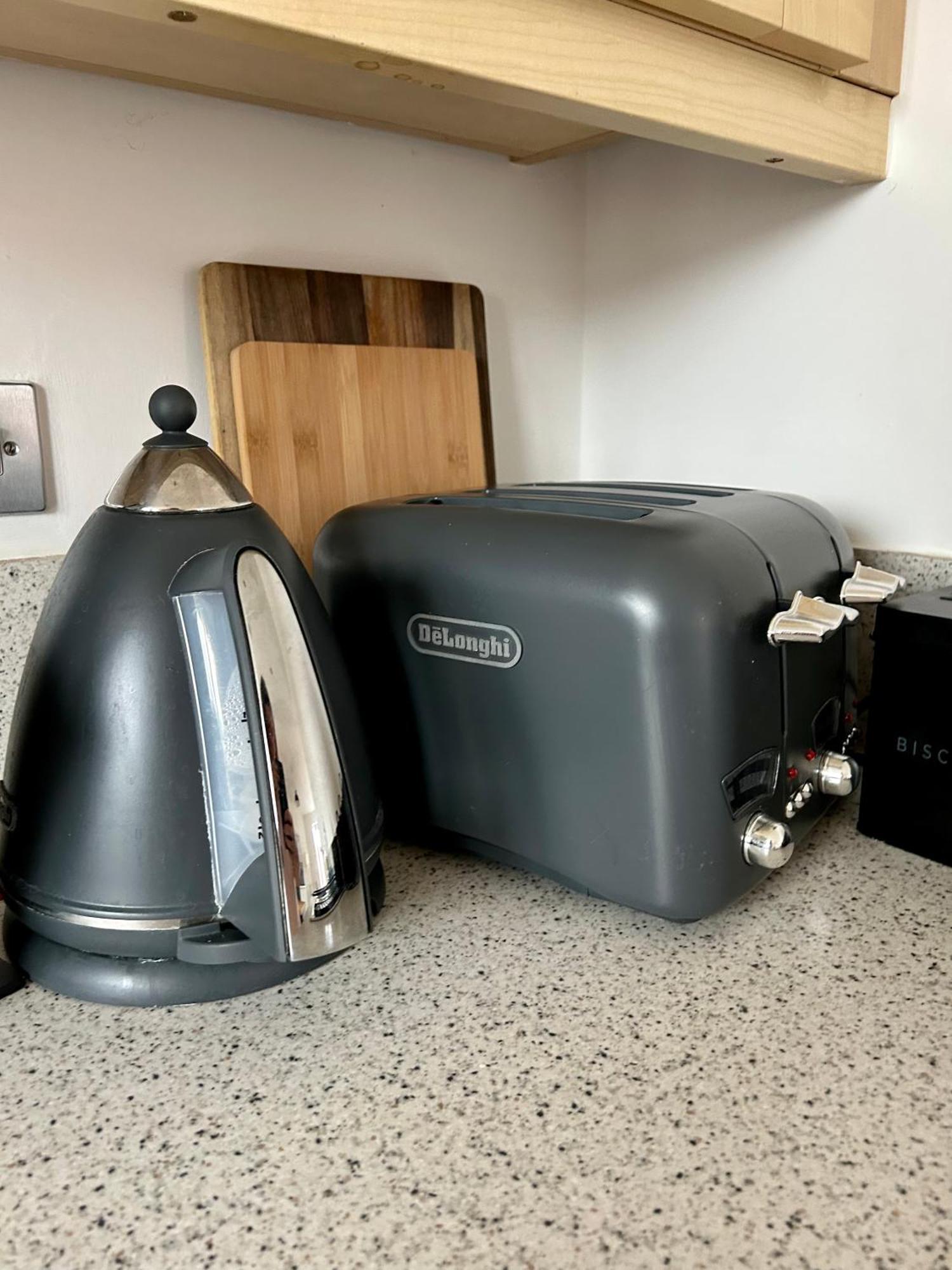 2 Bedroom In Prime Location With Secure Parking Apartment Stafford